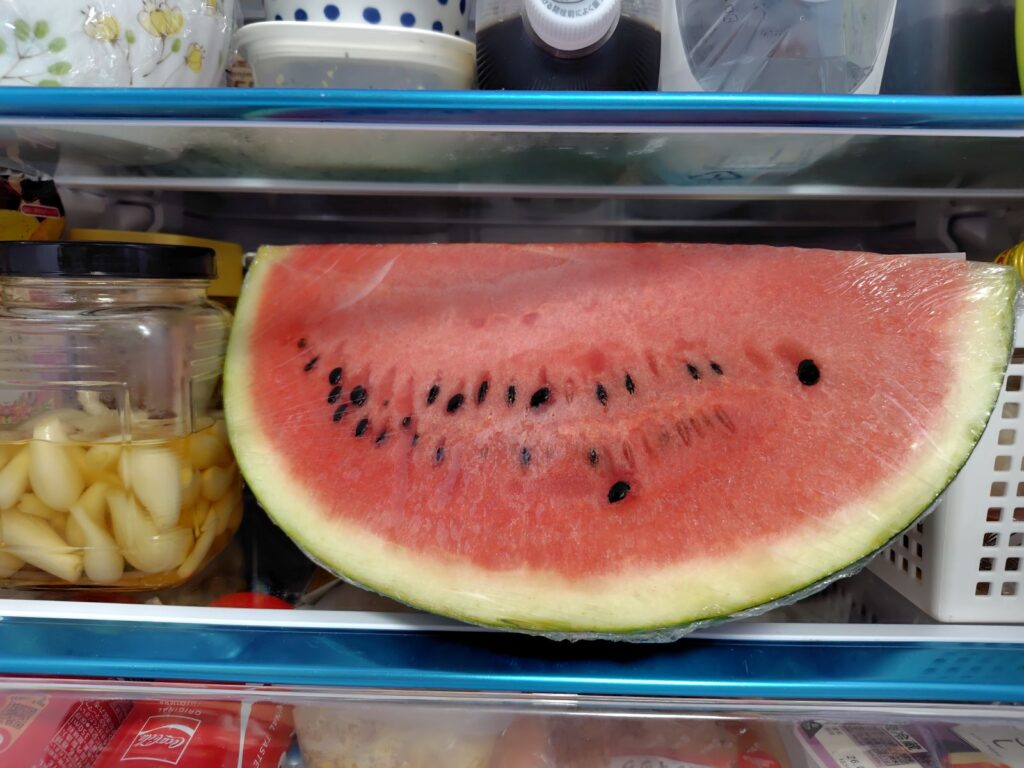 冷蔵庫のスイカ